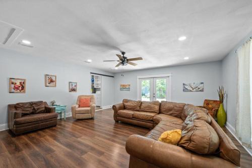 Fairhope Casa | Peaceful Fairhope Retreat-Large home on 1 acre lot