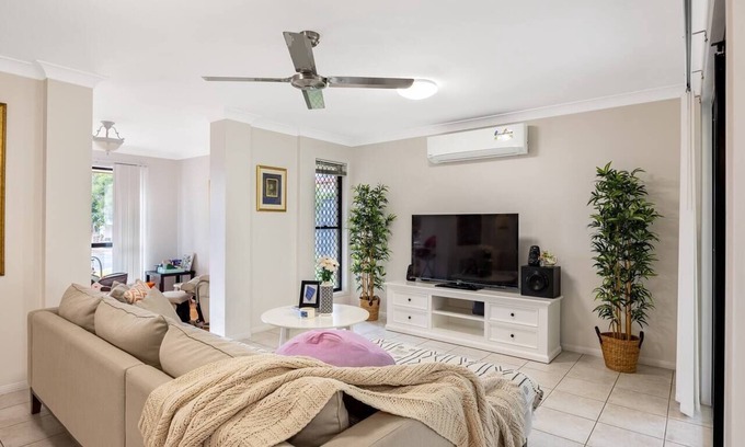 Parkinson Casa | Peaceful Family Entertained house at Parkinson