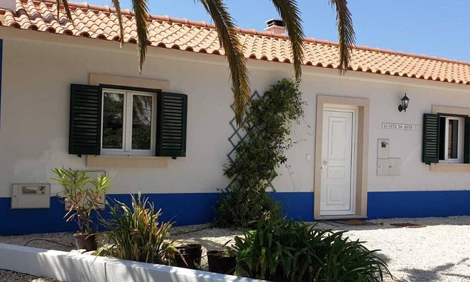 Mouraria Cabaña | Peaceful family retreat by the pool, only minutes away from the beach
