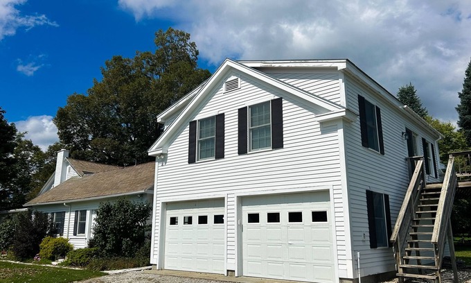 Manchester Center Apartamento | Peaceful farm stay with mountain views, sunny patio, & firepit - near skiing