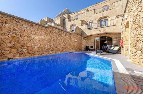Ggantija Villa | Peaceful Farmhouse Retreat with Pool & Sun Lounger