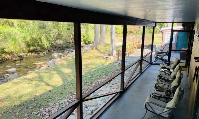 Andrews Cabina | Peaceful Firefly Creek Cabin in Nantahala- pet-friendly