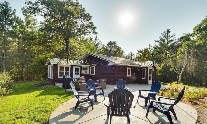 Grantsburg Cabina | Peaceful Grantsburg Log Cabin w/ Patio + Fire Pit!