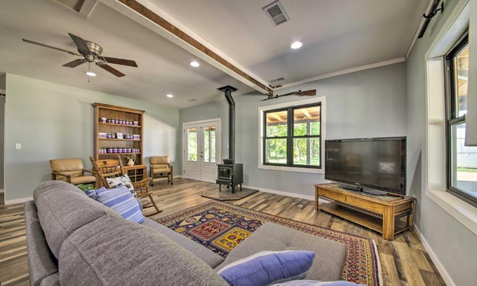 Berger Casa | Peaceful Guest Home with Patio on 152-Acre Farm