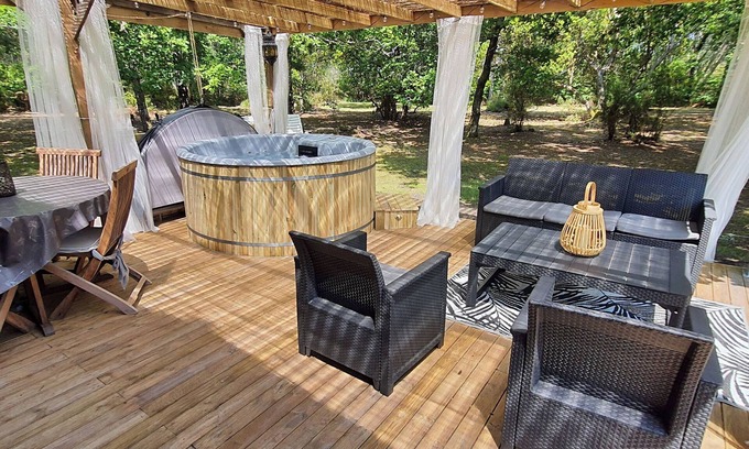 Lacanau Chalet De Esquí | Tranquilo parque privado con árboles en 10000m2 entre las playas del océano y el lago Lacanau