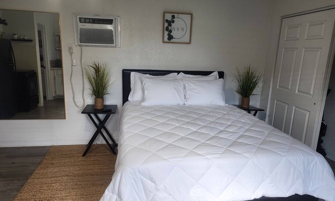 Maryvale Casa | Peaceful hidden Gem 1-bedroom casita with private entrance west Phoenix