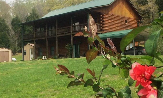 Centerville Cabina | Peaceful Hills Cabin on 97 Acres - Clean, Family-Friendly, Peaceful & Quiet!