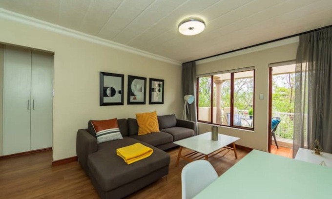 Greater Johannesburg Metropolitan Area Apartamento | Peaceful home 4,7km to Sandton city