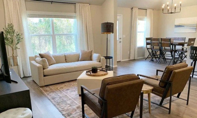 Bentonville - Fayetteville Casa | Peaceful home, conveniently located!