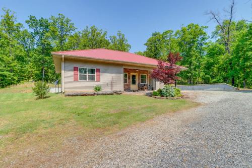 Edgemont Casa | Peaceful Home with Patio Near Greers Ferry Lake