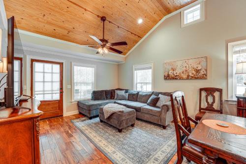 Rome Casa | Peaceful Home with Porch and Yard, 5 Mi to Rome!