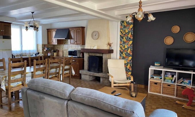 Le Vivier-sur-Mer Casa | Peaceful house with private outdoor space