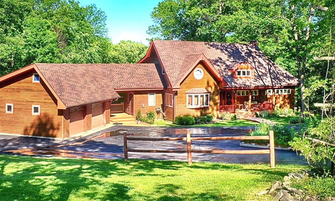 New Paltz Casa | Pacífica Hudson Valley renovado casa y granero - pasos del río!