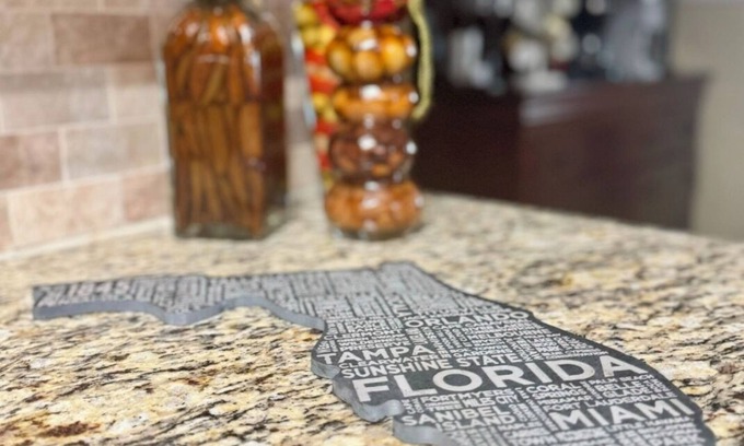 Port Malabar Casa | Peaceful in Palmbay Indulge in tranquility at our cozy spacious retreat,