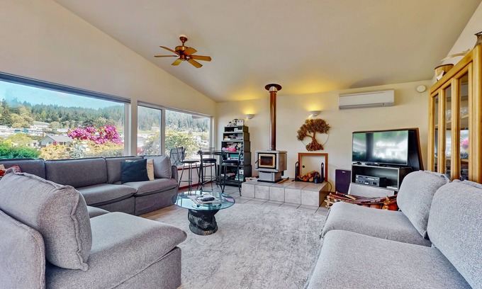 Oak Harbor Casa | Peaceful Island Retreat with Community Dock on Whidbey Island