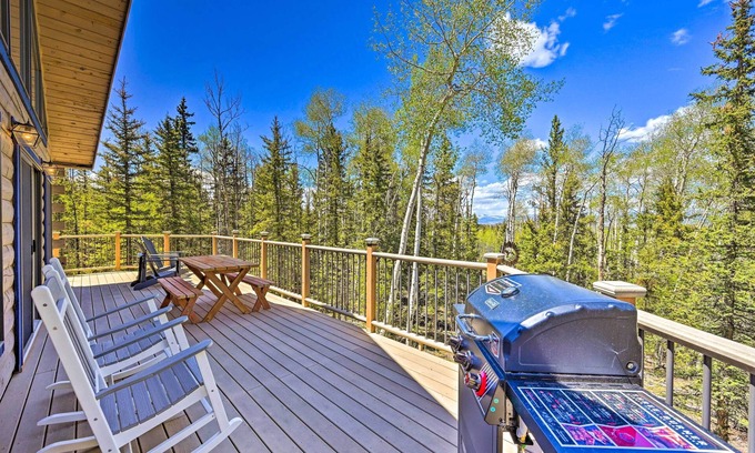 Indian Mountain Cabina | Peaceful Jefferson Cabin w/ Deck - Pets Welcome!