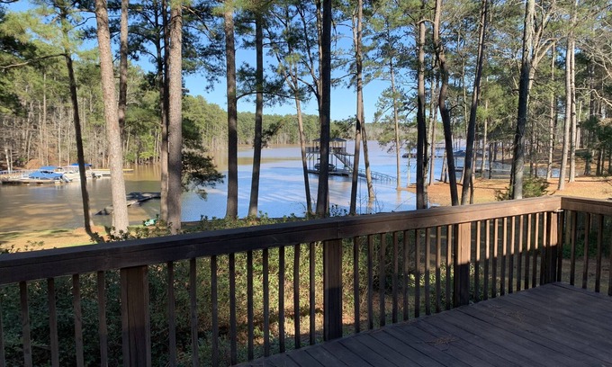 McCormick Casa | Peaceful Lake Retreat