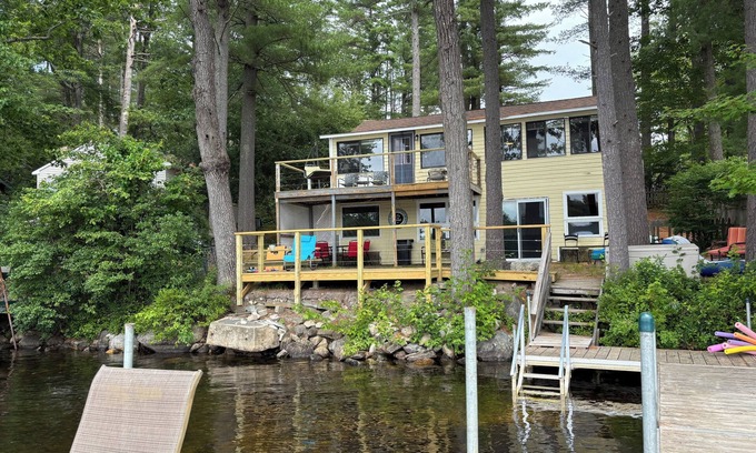 Gray Cabaña | Peaceful Lakefront Cottage Tranquila Forest Lake 3 Bd / 2 baños