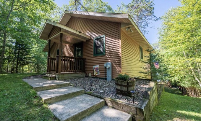 Rhinelander Cabina | Peaceful lakefront Cabin with High Speed Internet
