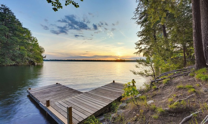 Vassalboro Cabina | Peaceful Lakefront Maine Cabin w/ Sunset Views