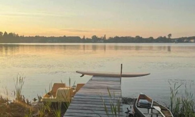 Mauricie Casa | Peaceful Lakeside Bungalow on Lac à la Tortue