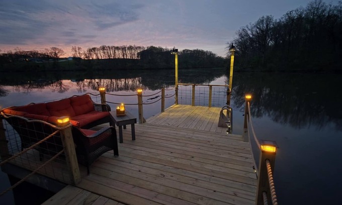 Anabel Casa | Peaceful Lakeside Getaway with Private Dock surrounded with Serene Wilderness