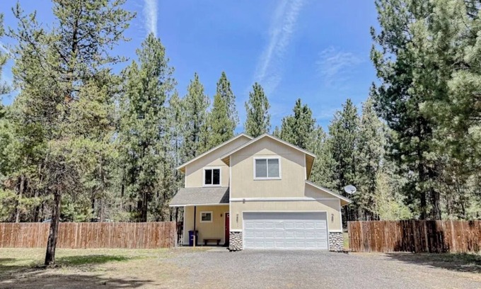 La Pine Casa | Peaceful Lapine 3 BR Getaway, sleeps up to 8