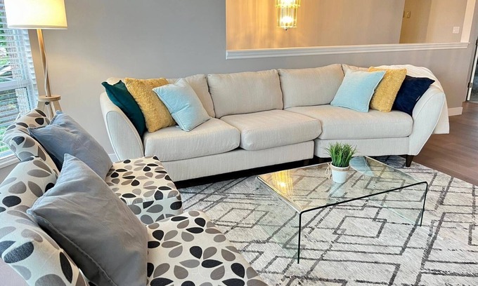 Maple Ridge Casa | Peaceful Large Modern Home 3 BRD 2 Bath + Kitchen