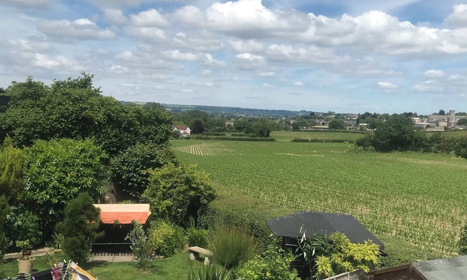 Taunton Casa | Peaceful location 5 minutes from Taunton town Centre