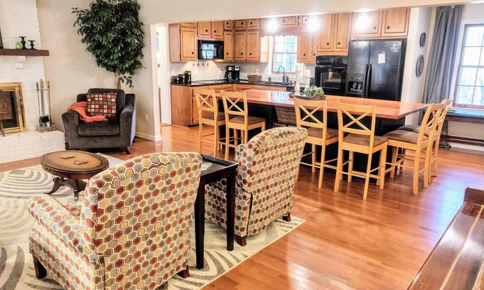 Milton Apartamento | Peaceful, Luxurious Apartment in Wooded Milton Home