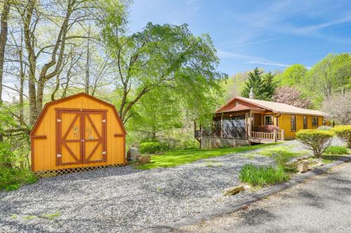 Marshall Casa | Peaceful Mars Hill Home with Porch and Mountain Views
