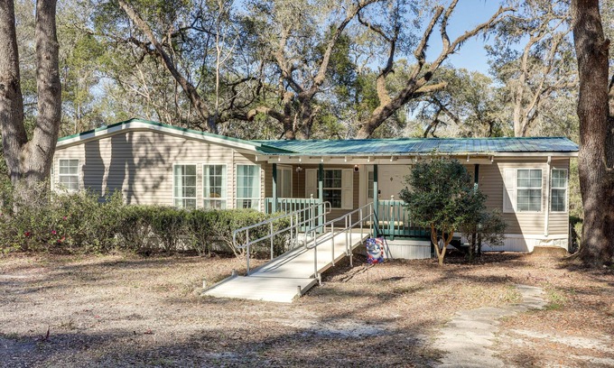 Boys Ranch Casa | Peaceful McAlpin Home on 5 Acres w/ Private Deck!