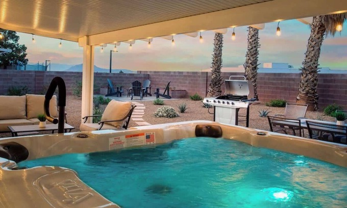 Highland Hills Casa | Peaceful & Modern 3 BR Las Vegas Home w/ Hot Tub!