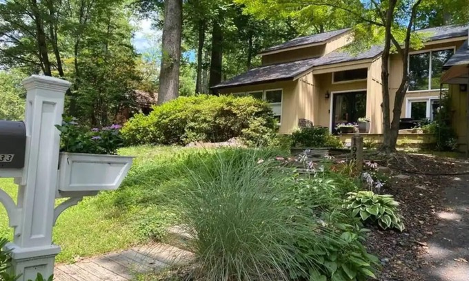 Reston Casa | Peaceful, modern, spacious -- sleeps 11!