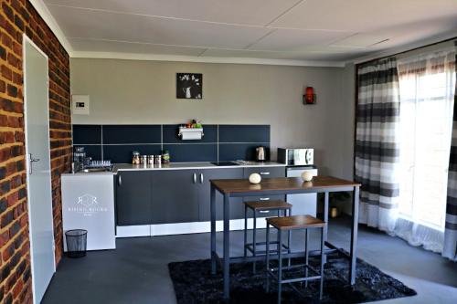 Magaliesberg Chalet De Esquí | Peaceful Mountain Cottage :Hikes/Boma/Animals/Pool
