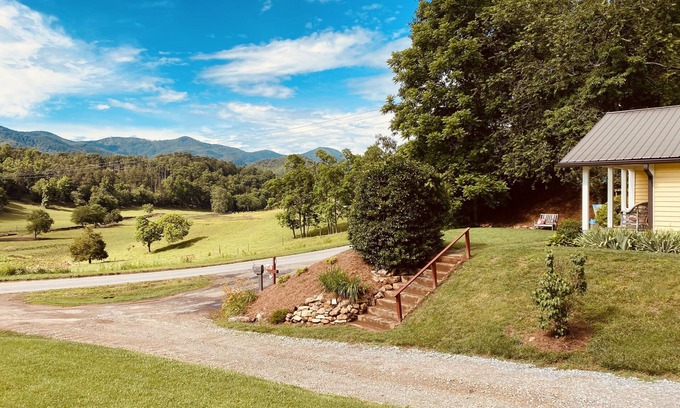 Franklin Casa | Peaceful mountain views, just a short distance to major WNC attractions.
