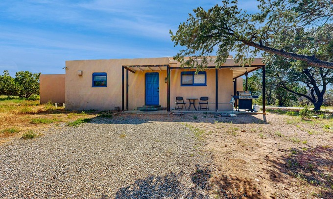 Santa Fe Casa | Peaceful Mountain-View Retreat on 3 Acres - 10 Mins to Historic Plaza