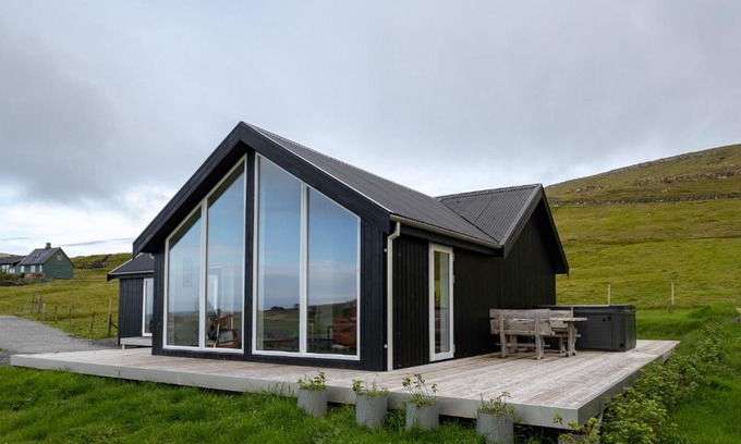 Skalavik Casa | Peaceful Nature Escape in Skálavík - 3BR - Parking