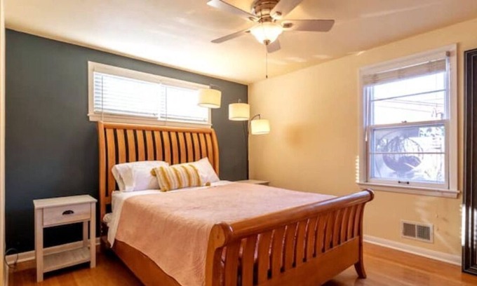 Racine Apartamento | Peaceful Oasis 3BR w/ Garden, Steps to Beach & Zoo