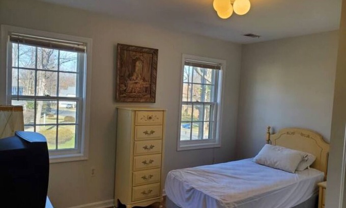 Reston Casa | Peaceful Oasis in North Point - BBQ Grill - Hot Tub