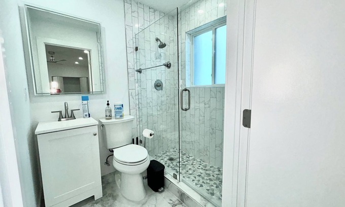 Davie Apartamento | Peaceful Oasis. Room with a kitchenette for 1 person only