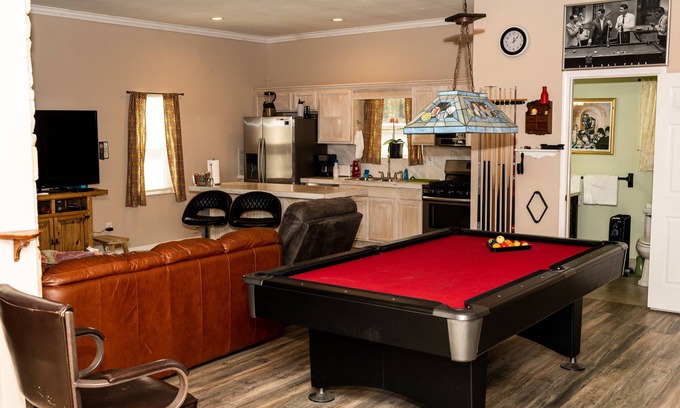 Banks County Cabaña | Peaceful Paradise 3BR Cottage Getaway