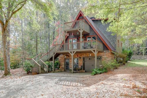Gainesville Casa | Peaceful Paradise Cabin Farmhouse with Huge Hot Tub
