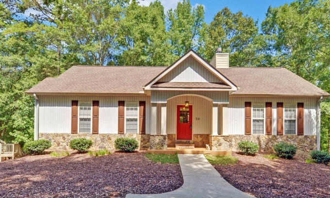 Hartwell Casa | Peaceful Paradise on Lake Hartwell - Sleeps 8
