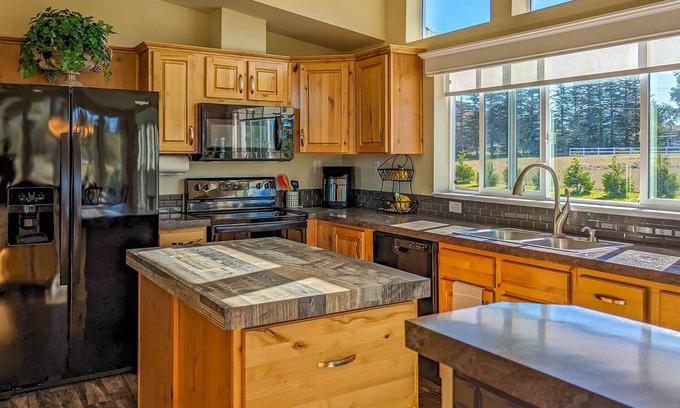 Sequim Casa | New! Peaceful, immaculate home near Dungeness Refuge