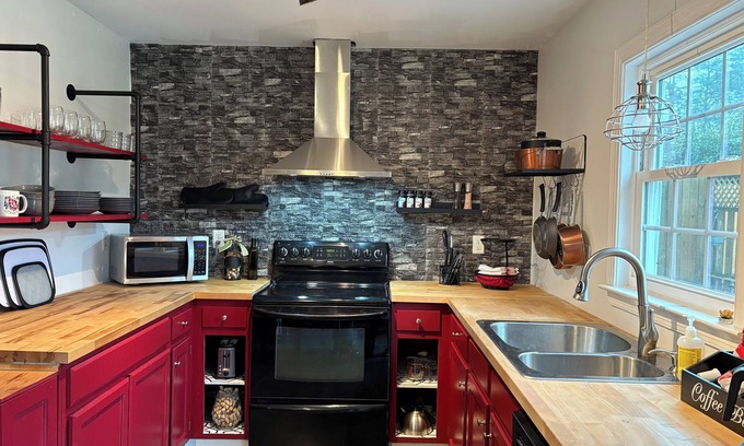 Troutman Casa | Peaceful Pet-Friendly Cottage