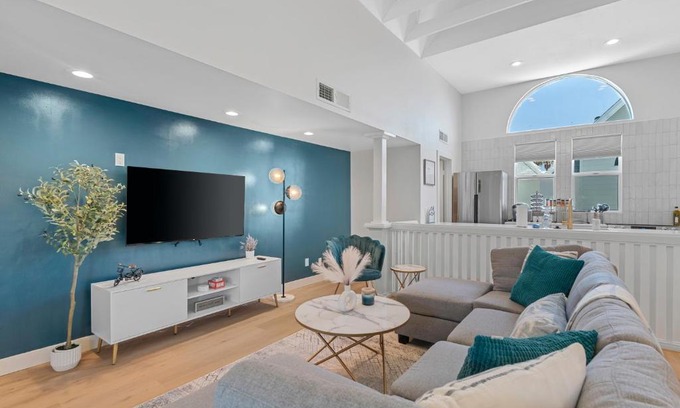 Camelback East Casa | Peaceful Phoenix Getaway - Central Location, Family-Friendly & Pool Table!