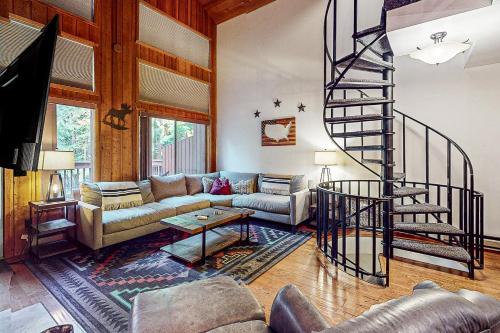 Whitefish Apartamento | Peaceful Pine Retreat
