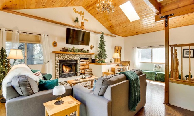 Running Springs Casa | Peaceful Pines Running Springs Home with 3 Decks