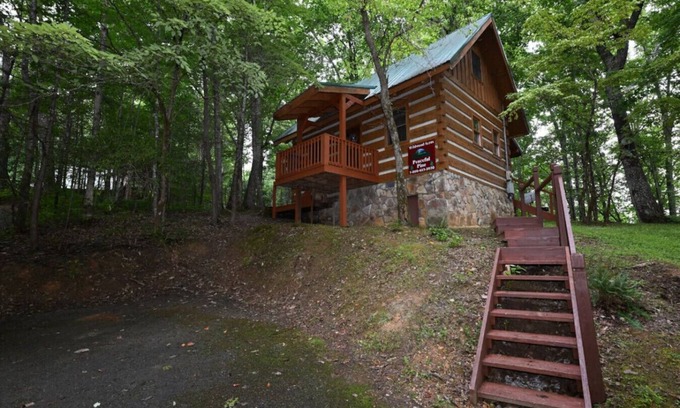 Cosby Cabina | Peaceful Pines -Simple and authentic log cabin